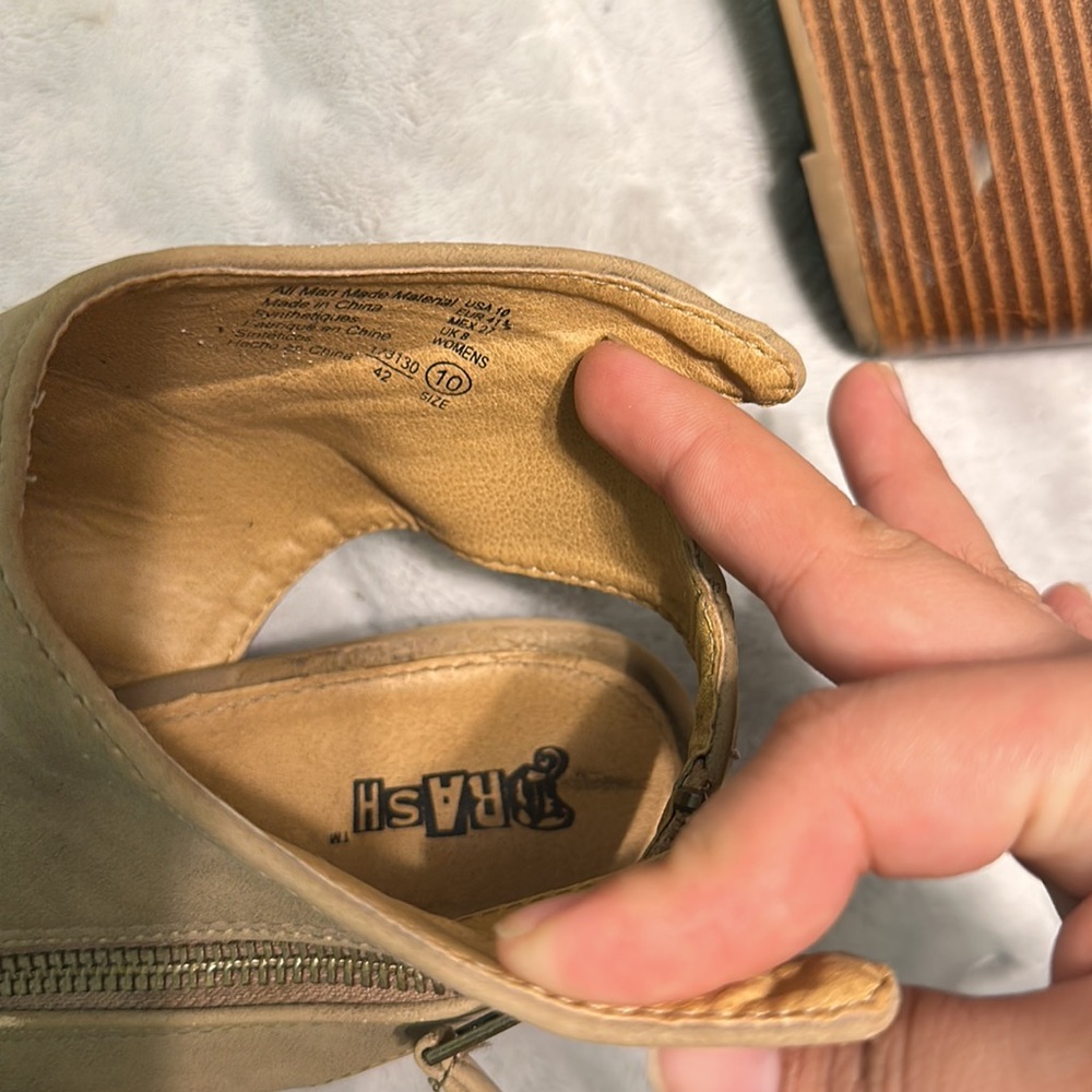 Heels - Picture 7 of 7
